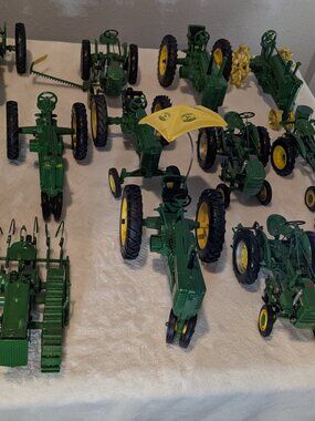 A set of 13 Vintage Ertl 13 and Spec Cast John Deere tractors see description